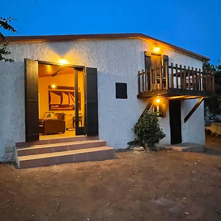 Beachfront House With Sea View In Thimari Sounio Chalé